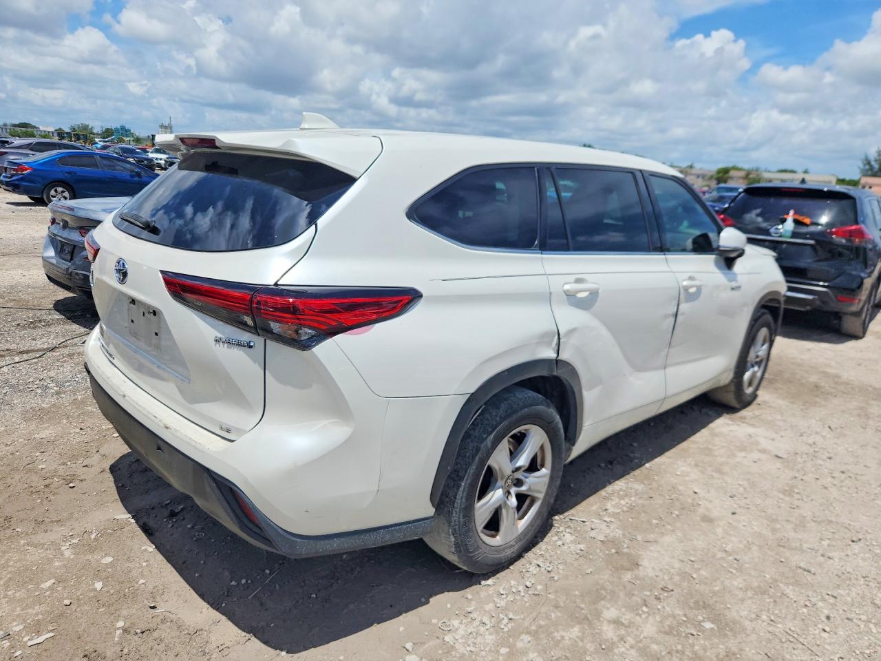 2020 TOYOTA HIGHLANDER HYBRID LE — снимка 3