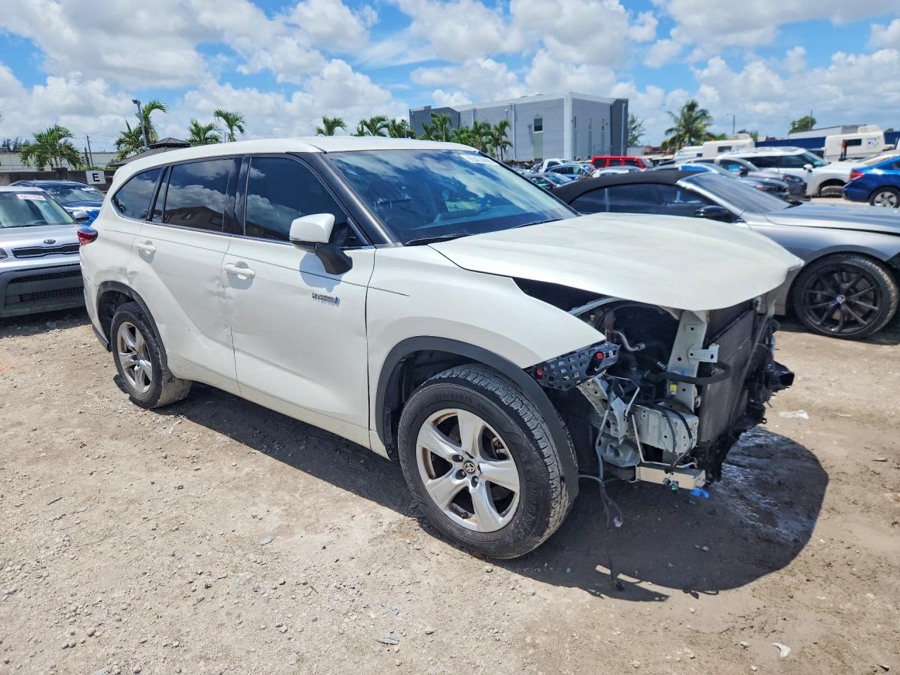 2020 TOYOTA HIGHLANDER HYBRID LE — снимка 4