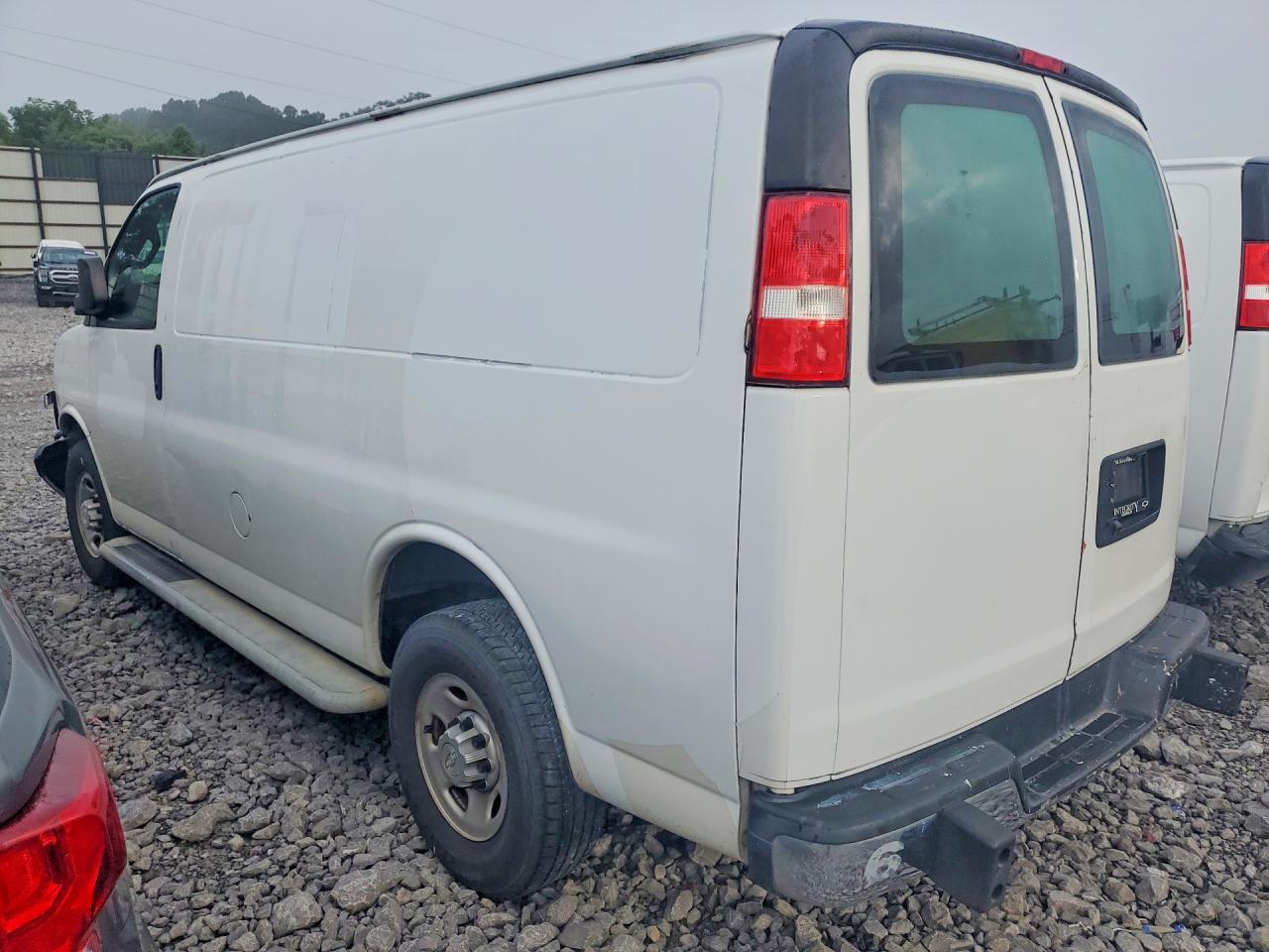 2020 CHEVROLET EXPRESS G2500 — снимка 2