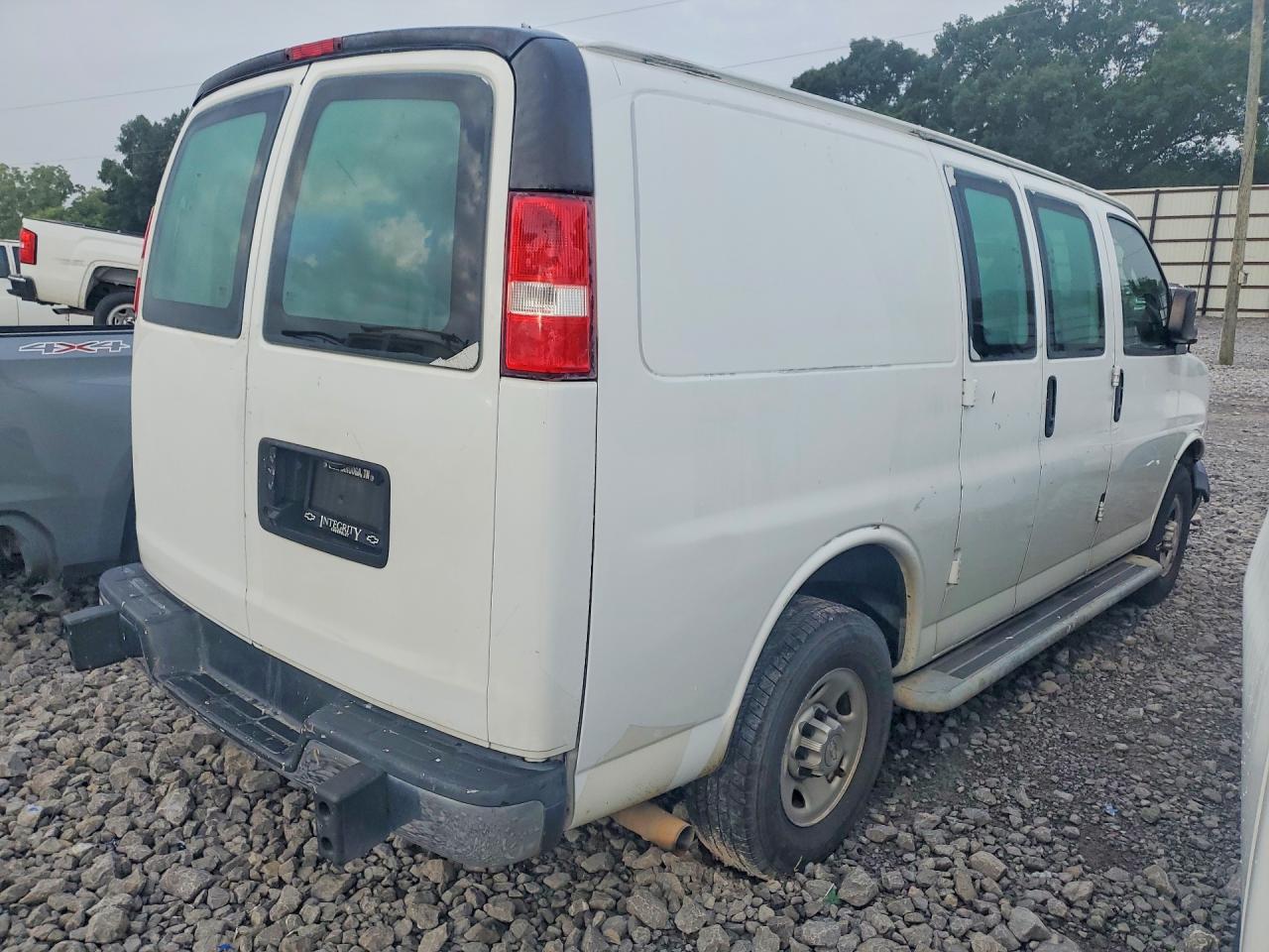 2020 CHEVROLET EXPRESS G2500 — снимка 3