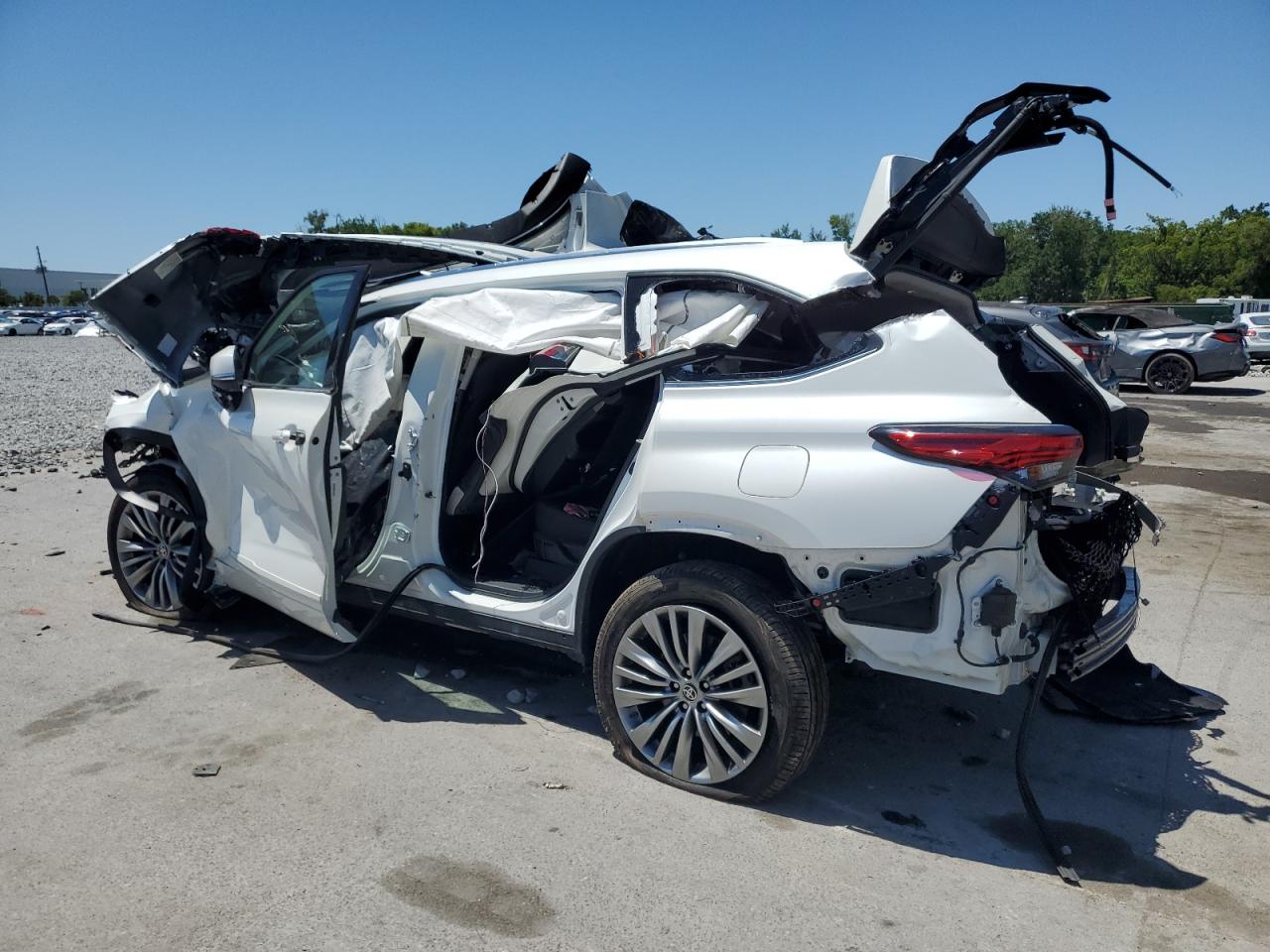 2020 TOYOTA HIGHLANDER PLATINUM — снимка 2