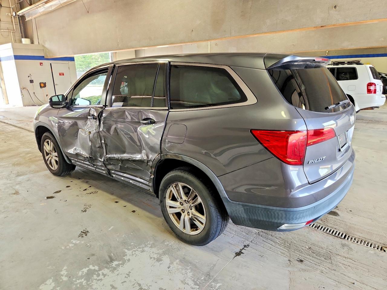2017 HONDA PILOT LX — снимка 2