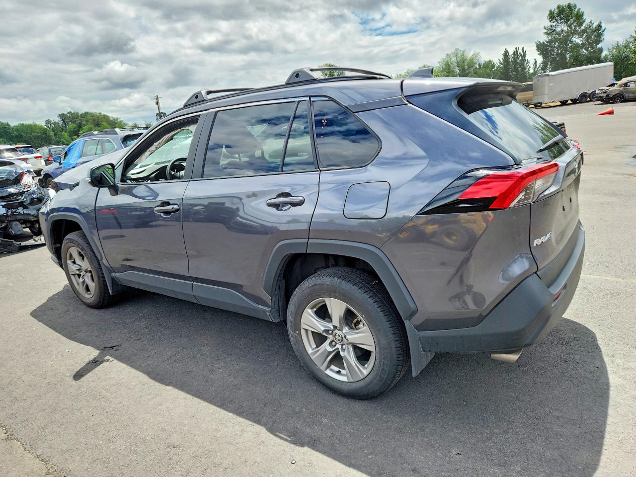 2025 TOYOTA RAV4 XLE — снимка 2