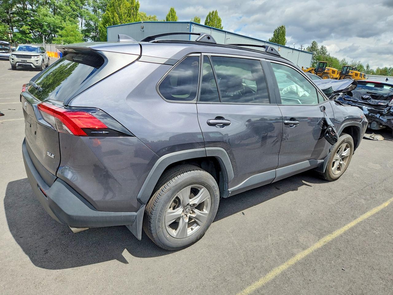 2025 TOYOTA RAV4 XLE — снимка 3