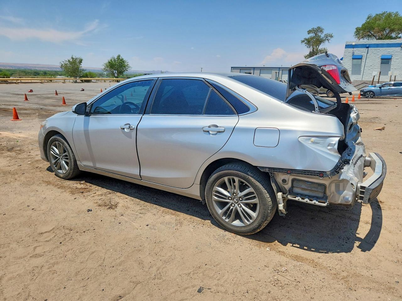 2017 TOYOTA CAMRY SE — снимка 2