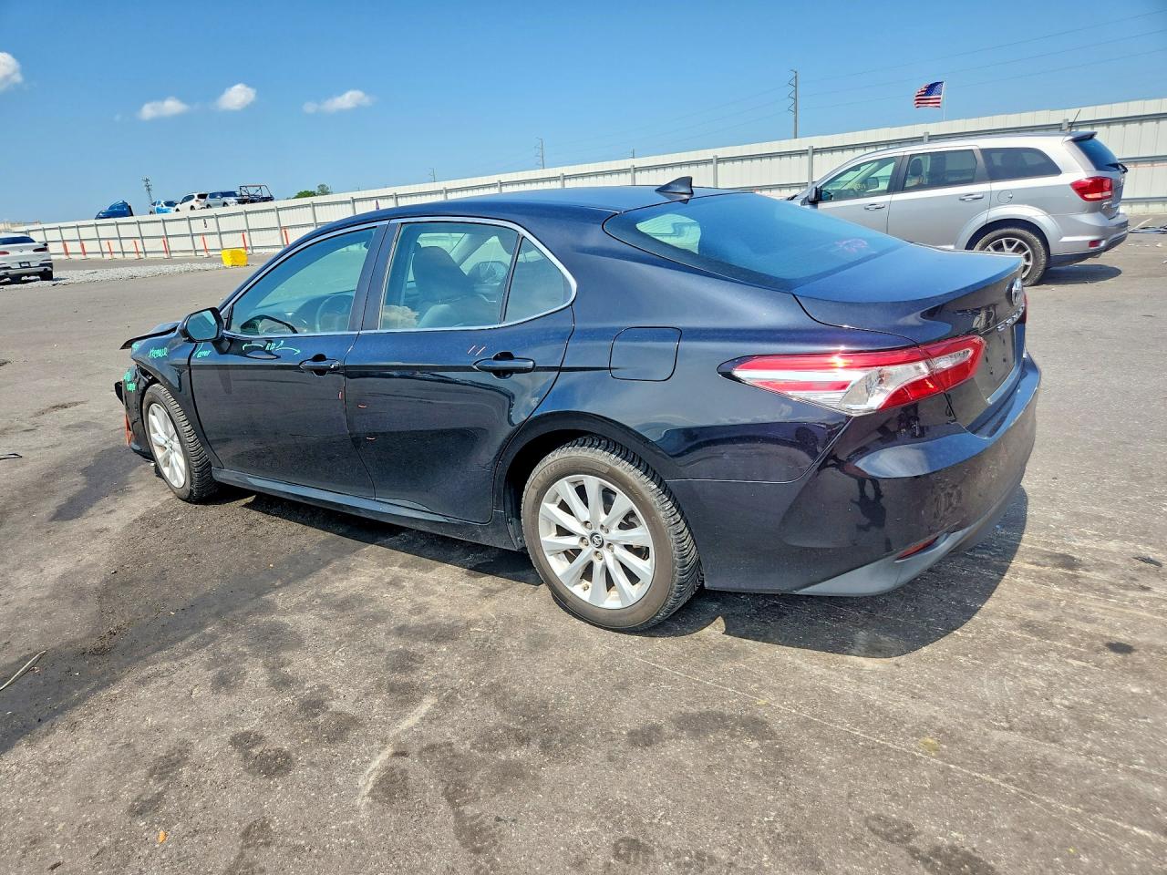 2019 TOYOTA CAMRY LE — снимка 2
