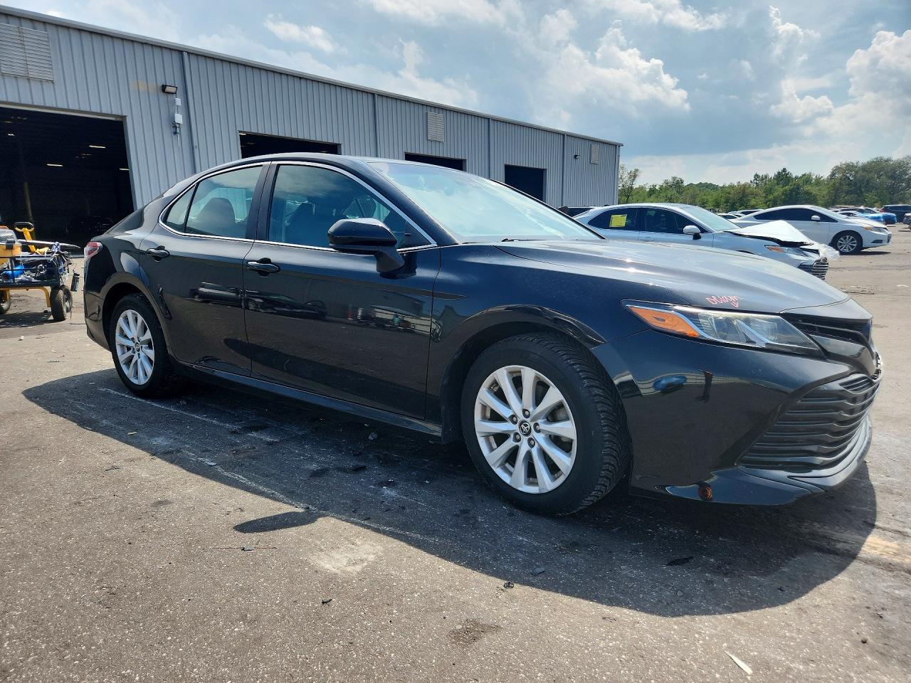2019 TOYOTA CAMRY LE — снимка 4