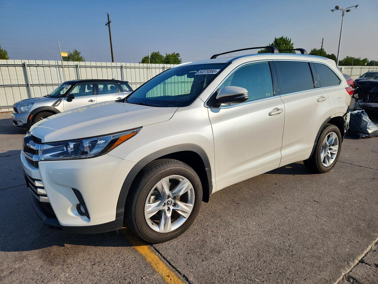 2019 TOYOTA HIGHLANDER LIMITED