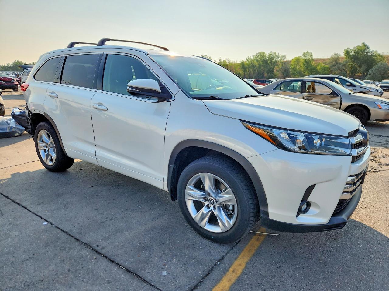 2019 TOYOTA HIGHLANDER LIMITED — снимка 4