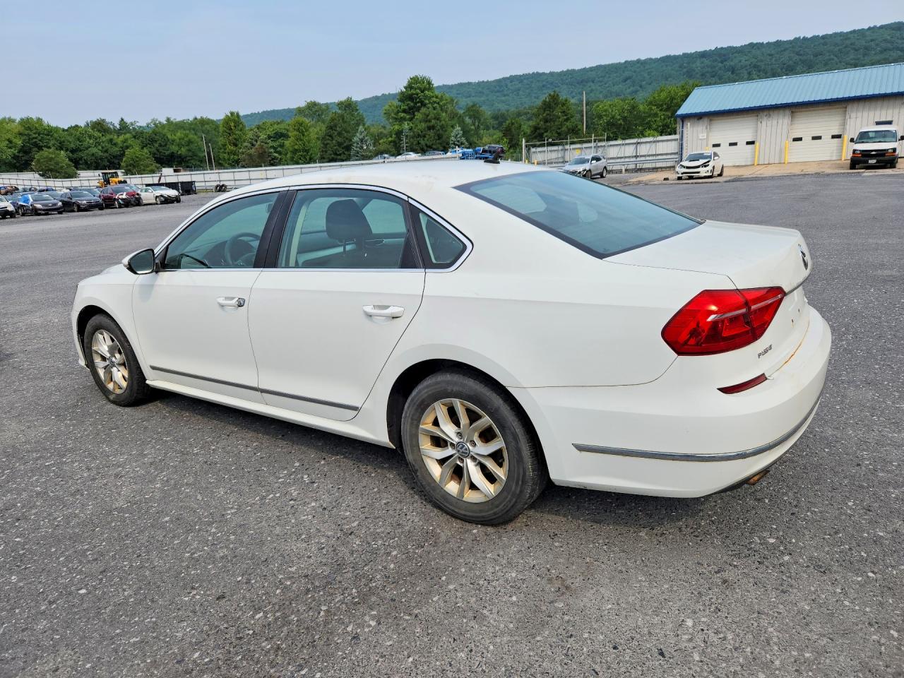 2016 VOLKSWAGEN PASSAT S — снимка 2