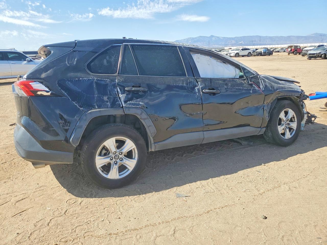 2020 TOYOTA RAV4 XLE — снимка 3