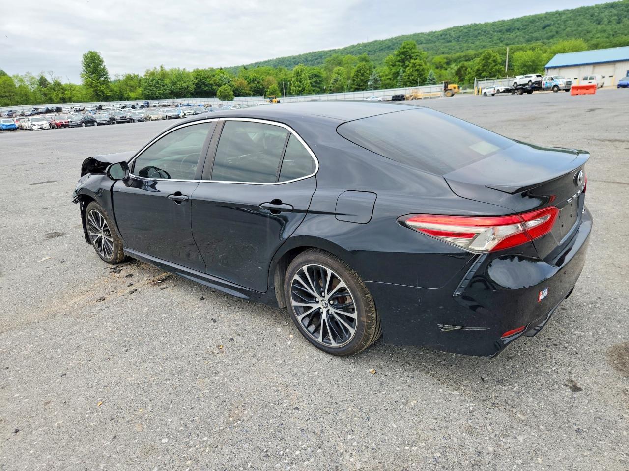 2018 TOYOTA CAMRY SE — снимка 2