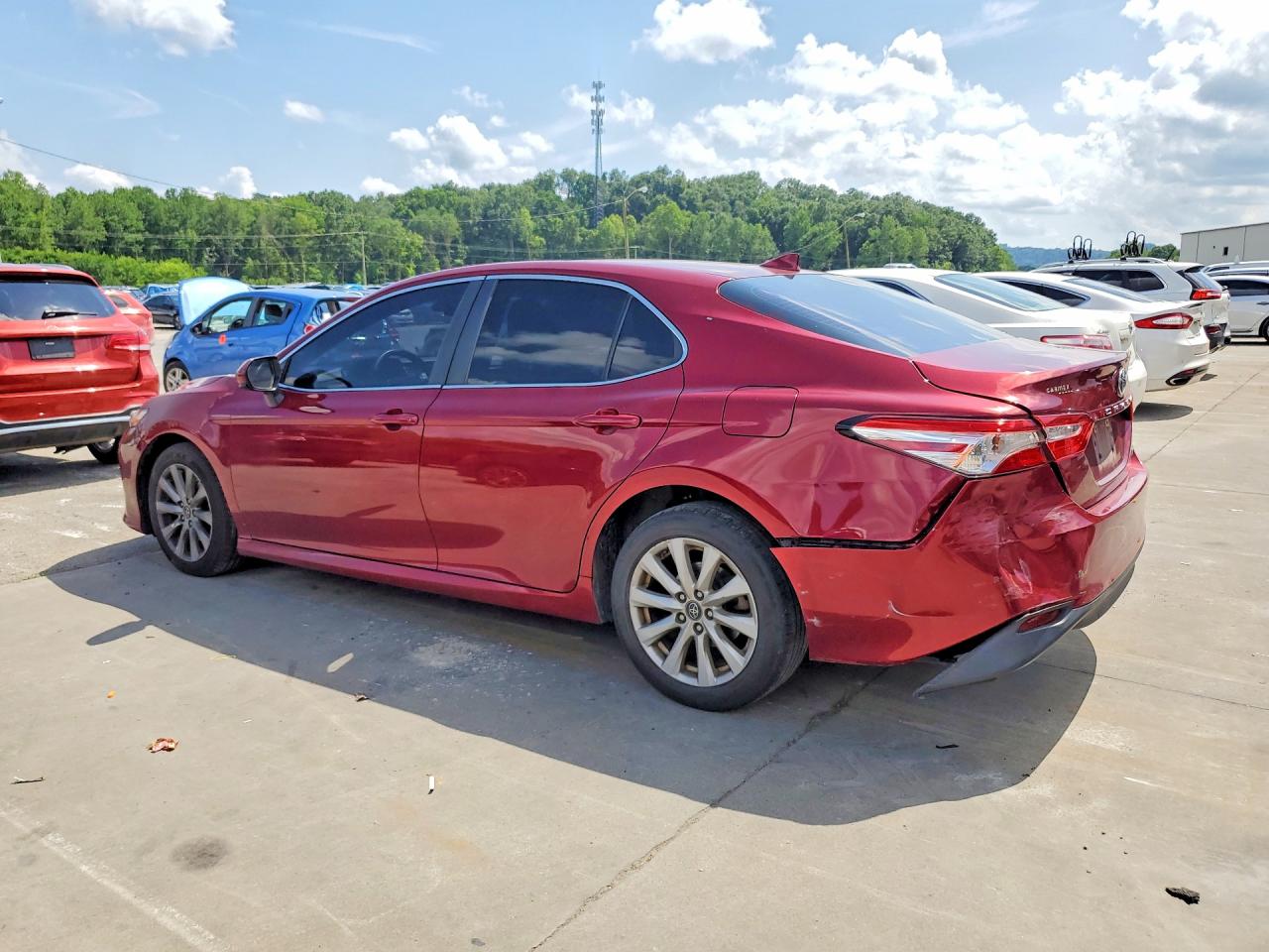 2019 TOYOTA CAMRY LE — снимка 2