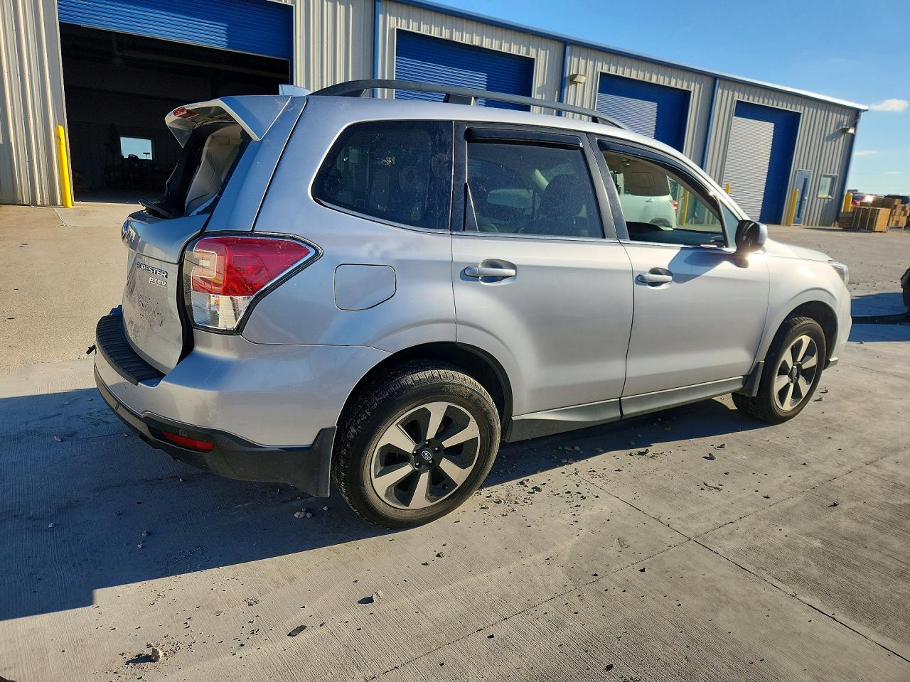 2017 SUBARU FORESTER 2.5I LIMITED — снимка 3