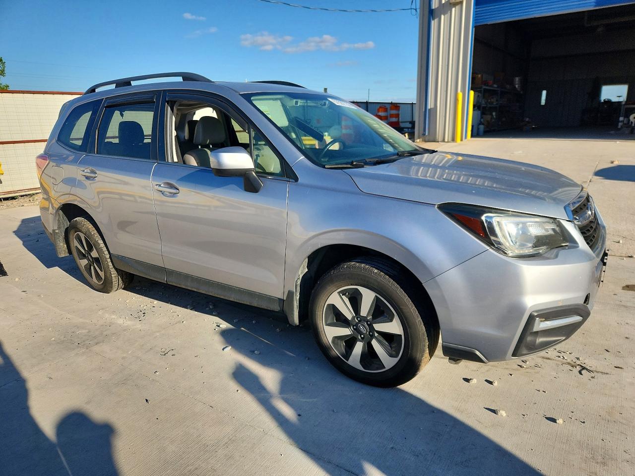2017 SUBARU FORESTER 2.5I LIMITED — снимка 4