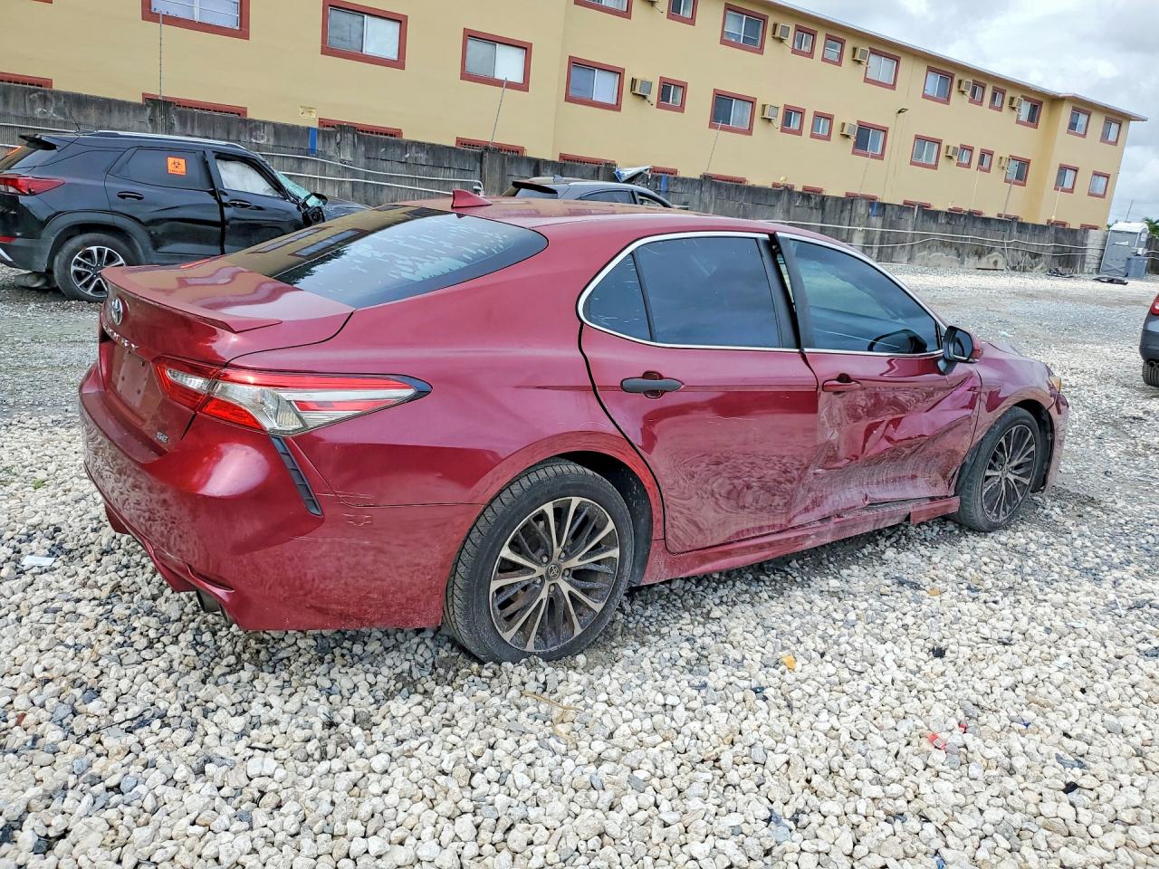 2018 TOYOTA CAMRY SE — снимка 3