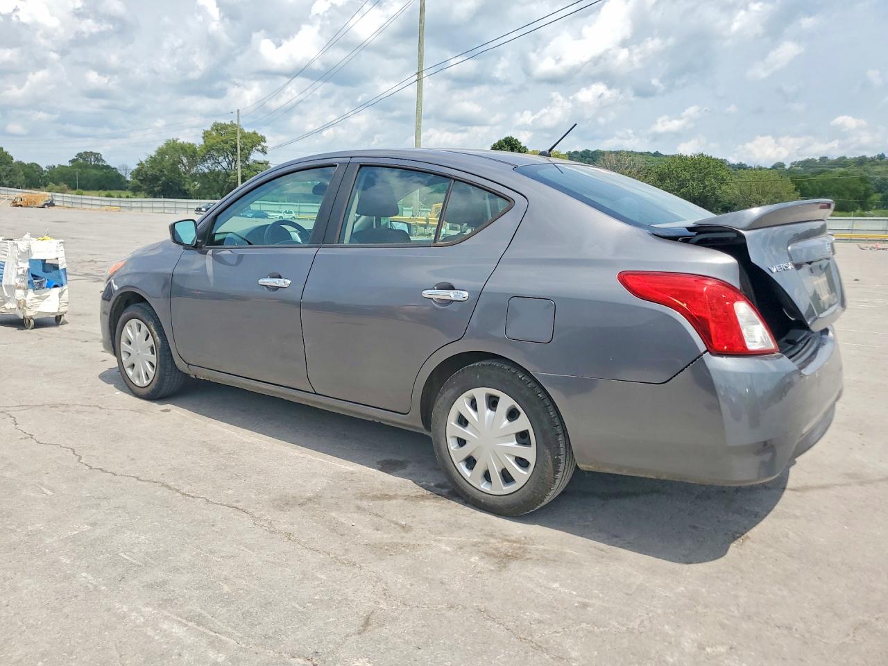 2019 NISSAN VERSA SV — снимка 2