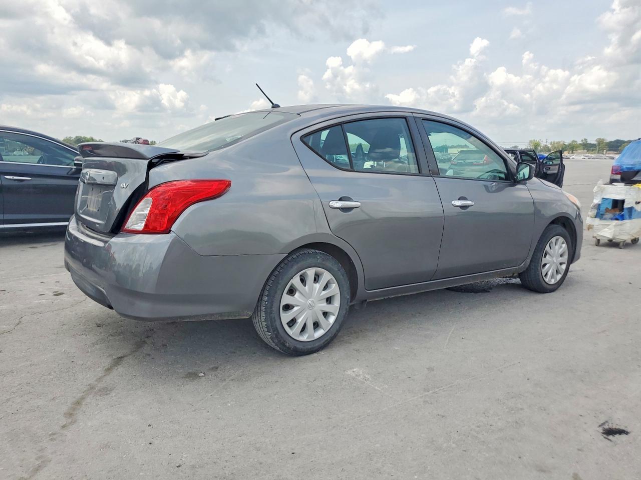 2019 NISSAN VERSA SV — снимка 3
