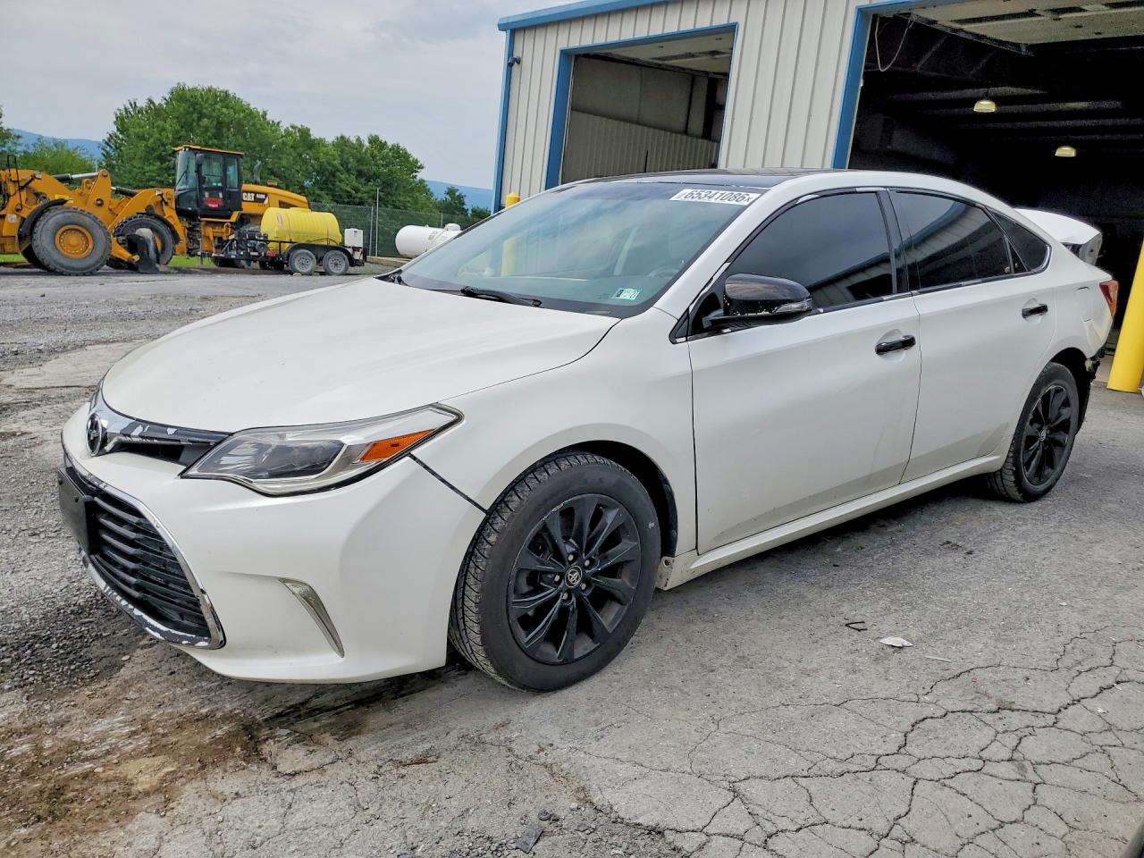 2016 TOYOTA AVALON XLE PLUS