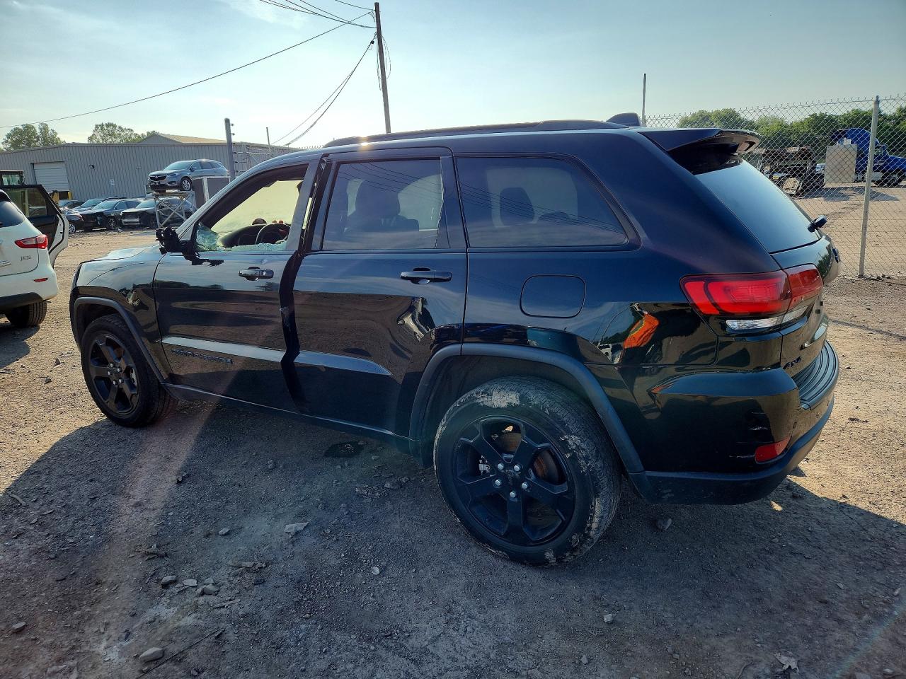 2019 JEEP GRAND CHEROKEE LAREDO — снимка 2