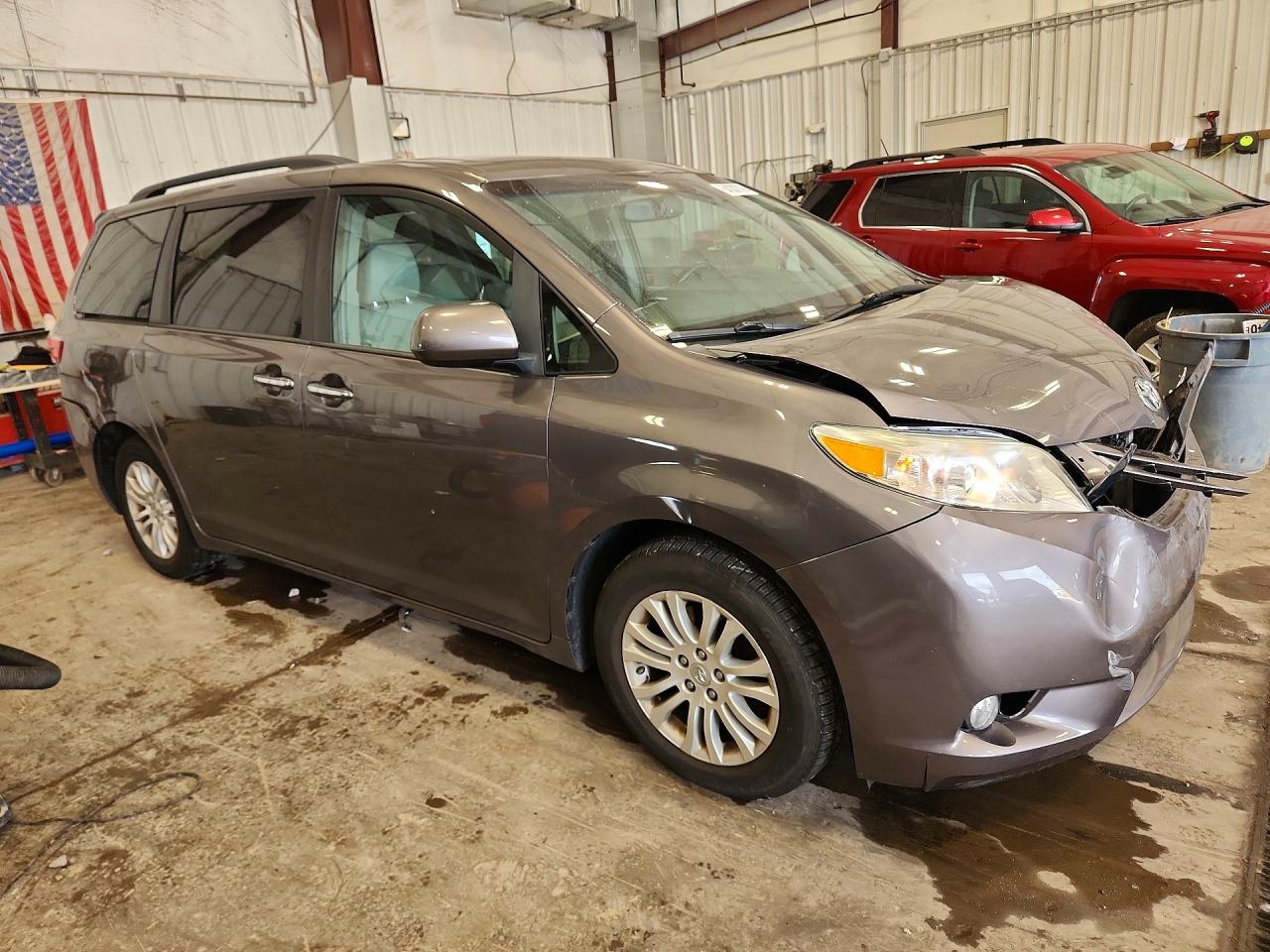 2015 TOYOTA SIENNA XLE 8-PASSENGER — снимка 4