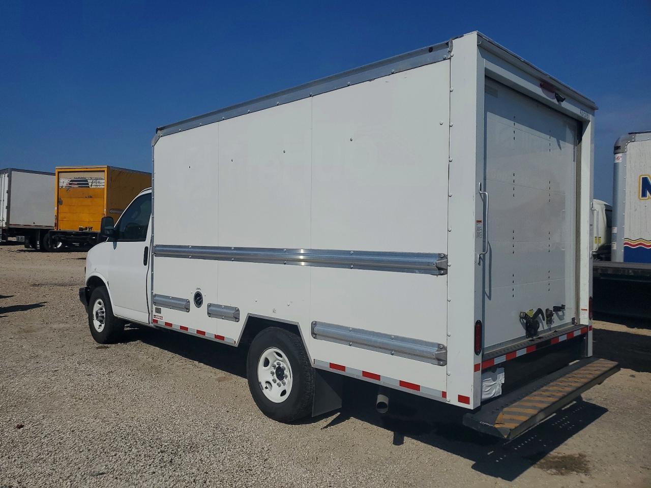 2024 GMC SAVANA CUTAWAY G3500 — снимка 2