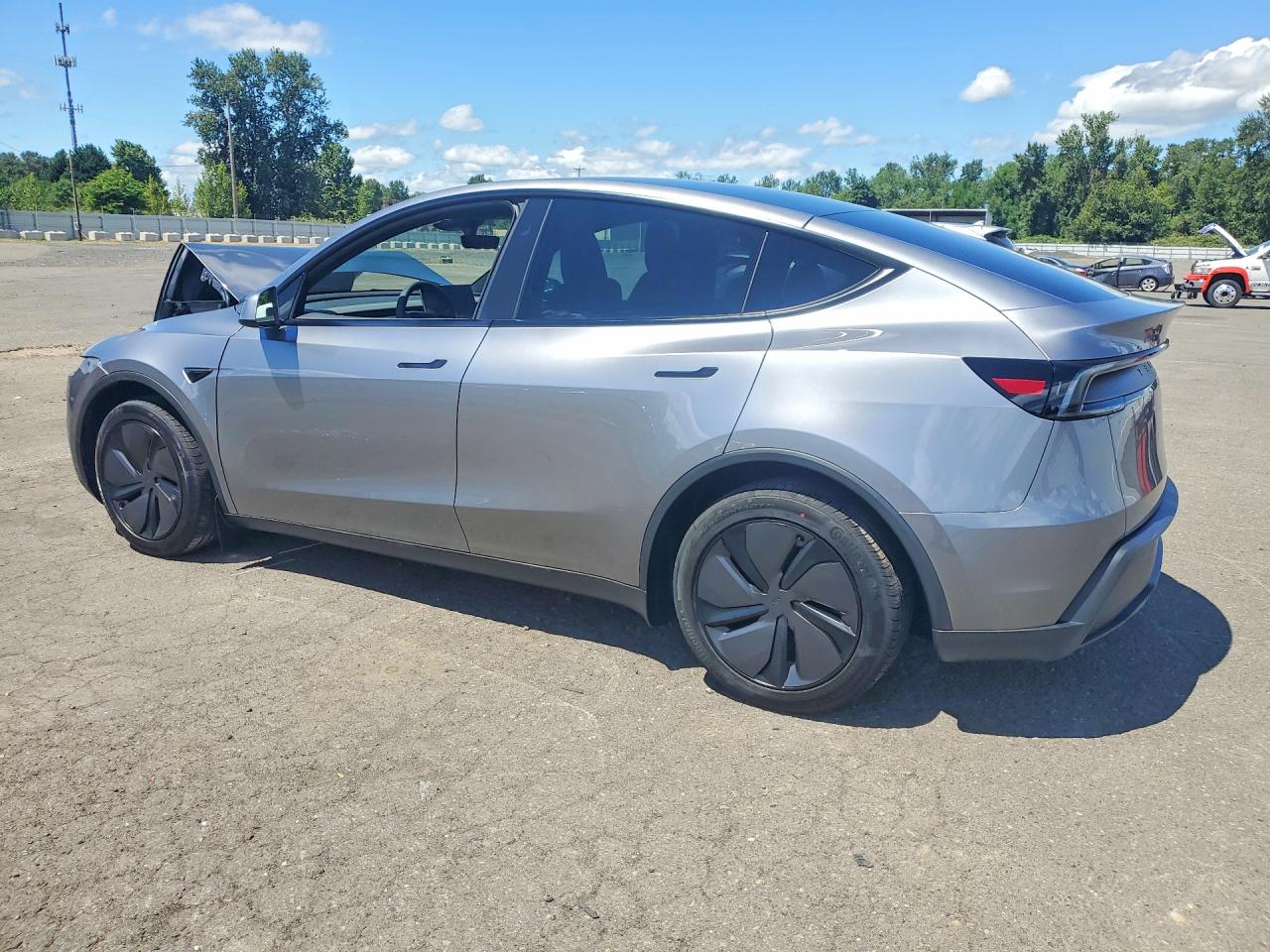 2026 TESLA MODEL Y — снимка 2