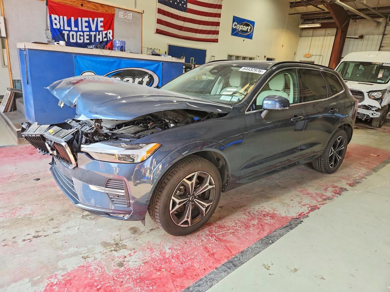 2022 VOLVO XC60 B5 MOMENTUM
