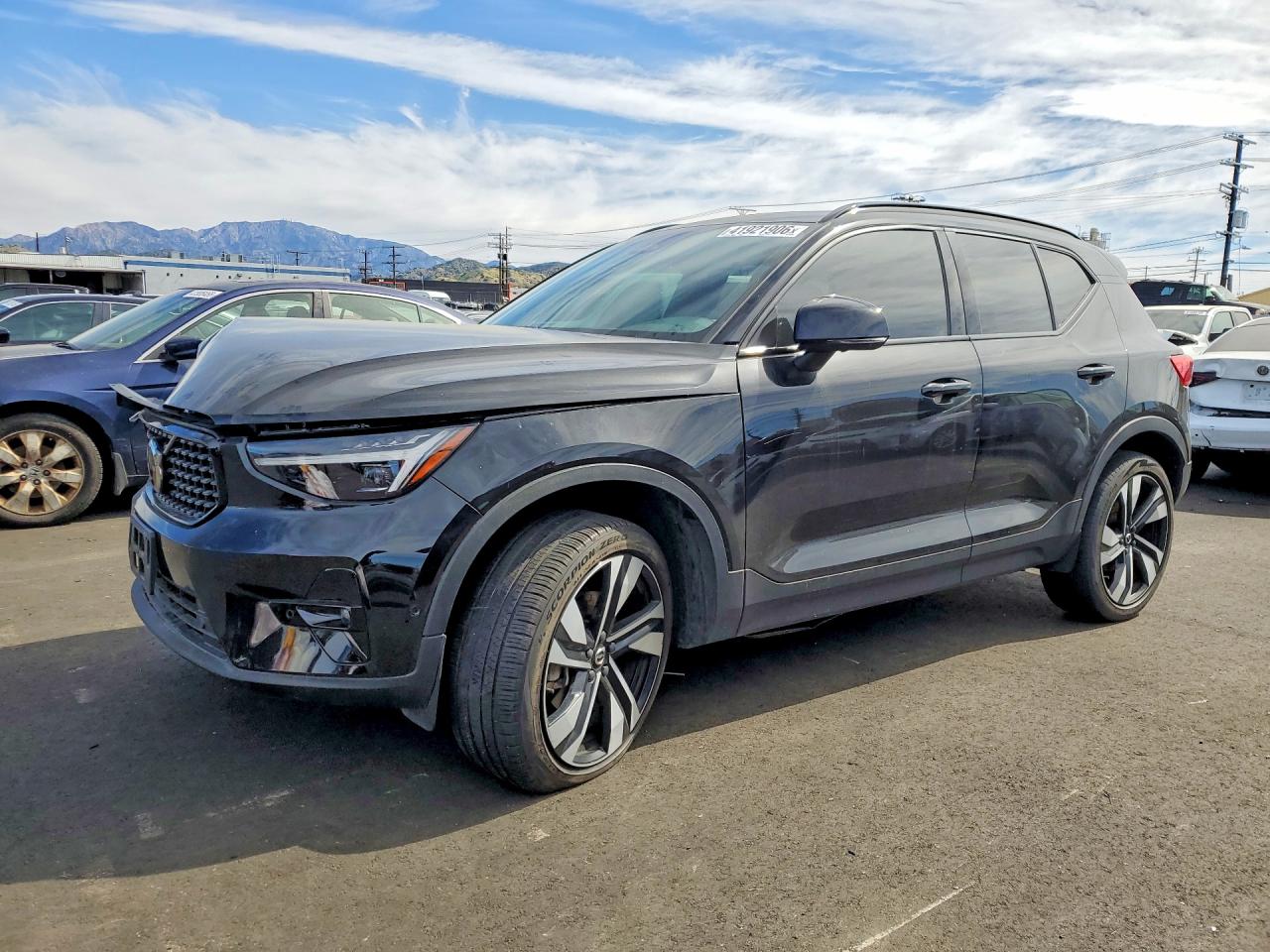 2024 VOLVO XC40 PLUS