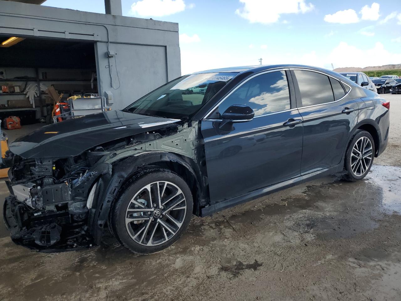2025 TOYOTA CAMRY XLE