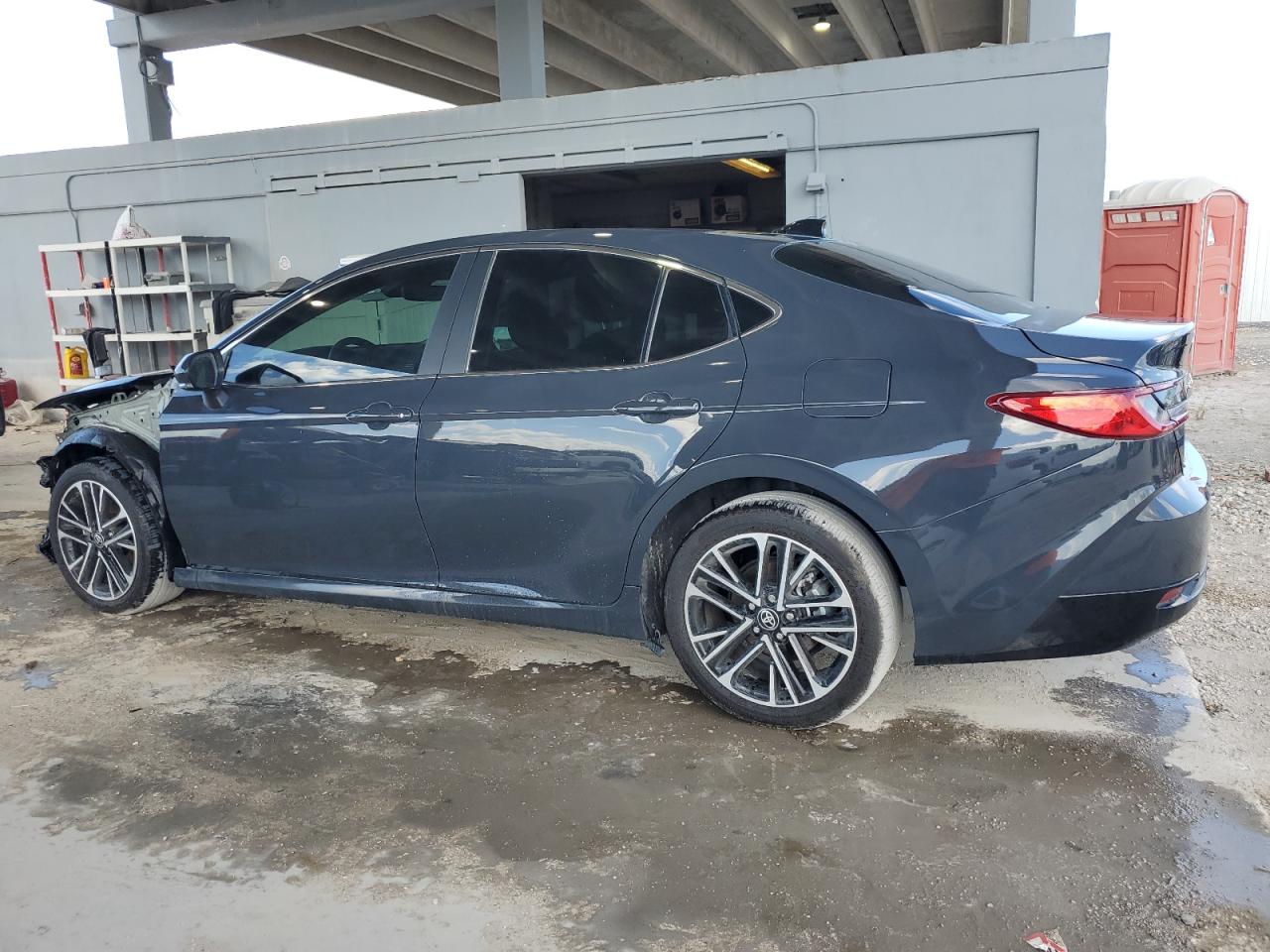 2025 TOYOTA CAMRY XLE — снимка 2