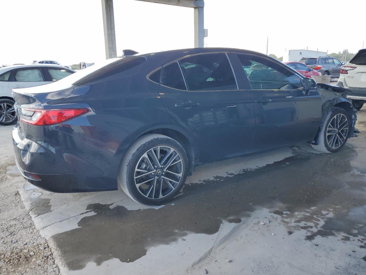 2025 TOYOTA CAMRY XLE — снимка 3