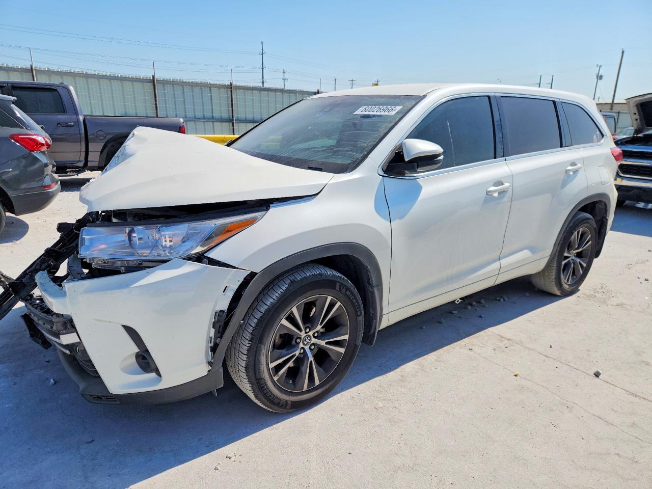 2018 TOYOTA HIGHLANDER LE