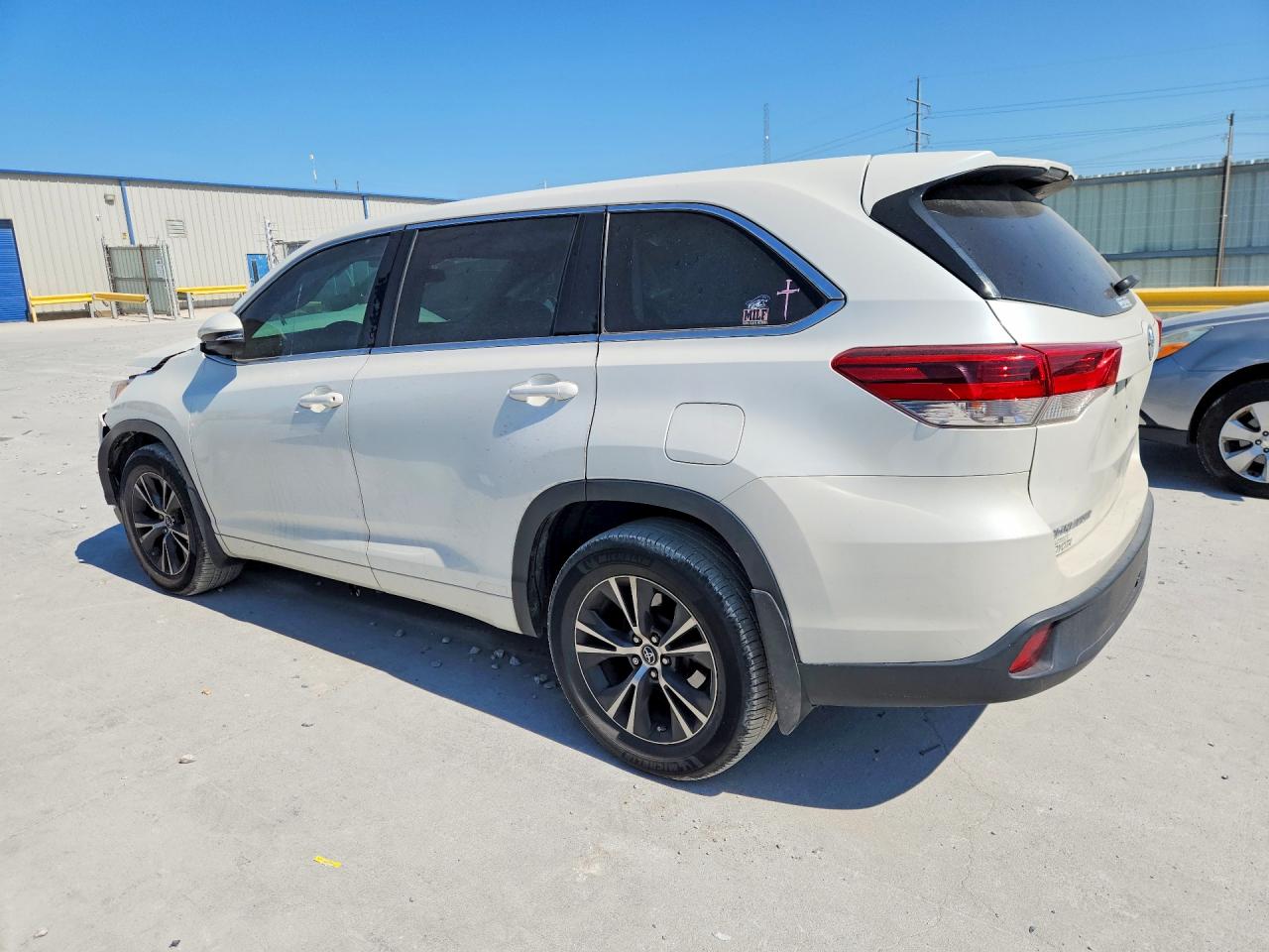 2018 TOYOTA HIGHLANDER LE — снимка 2