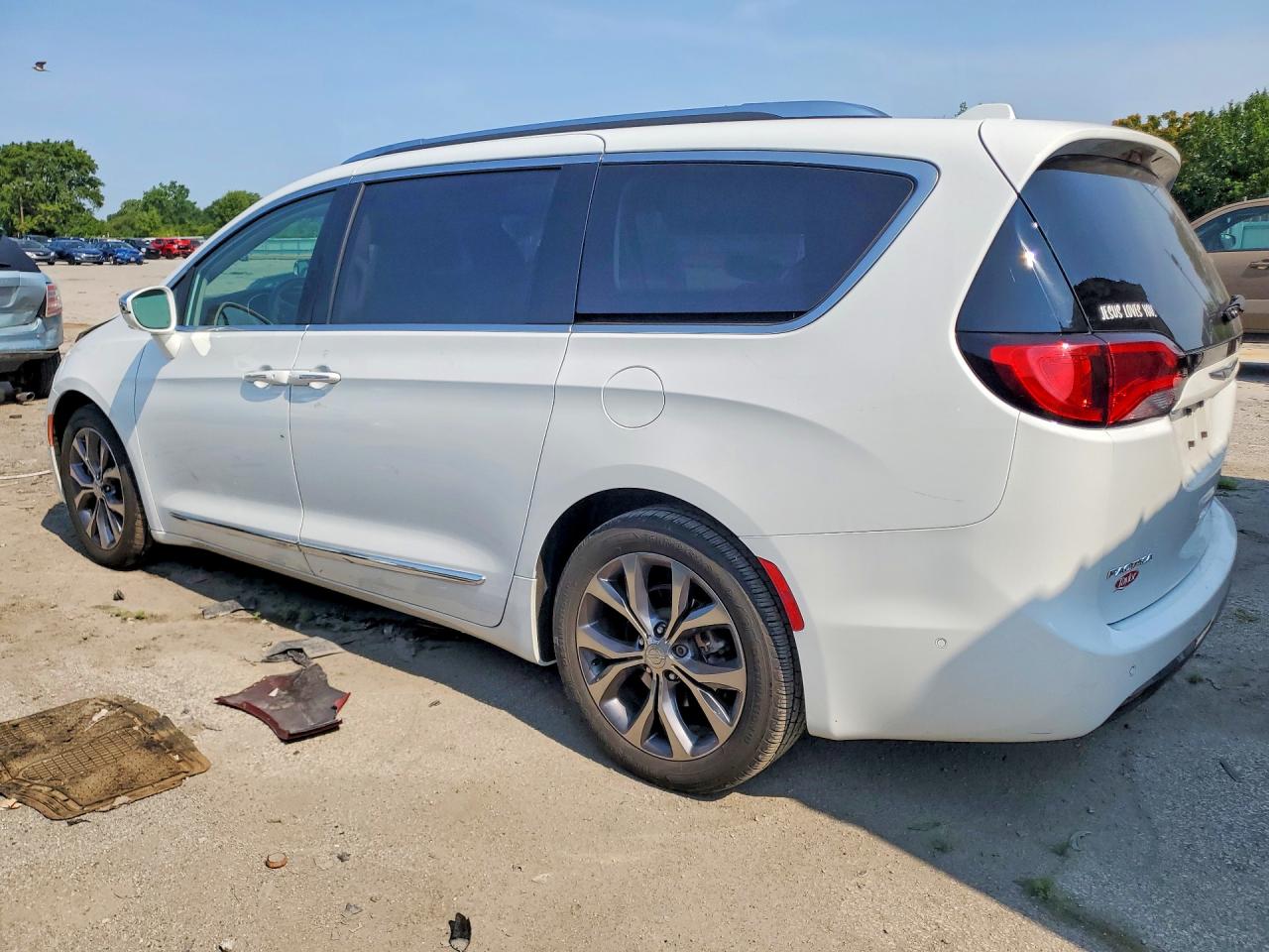 2017 CHRYSLER PACIFICA LIMITED — снимка 2