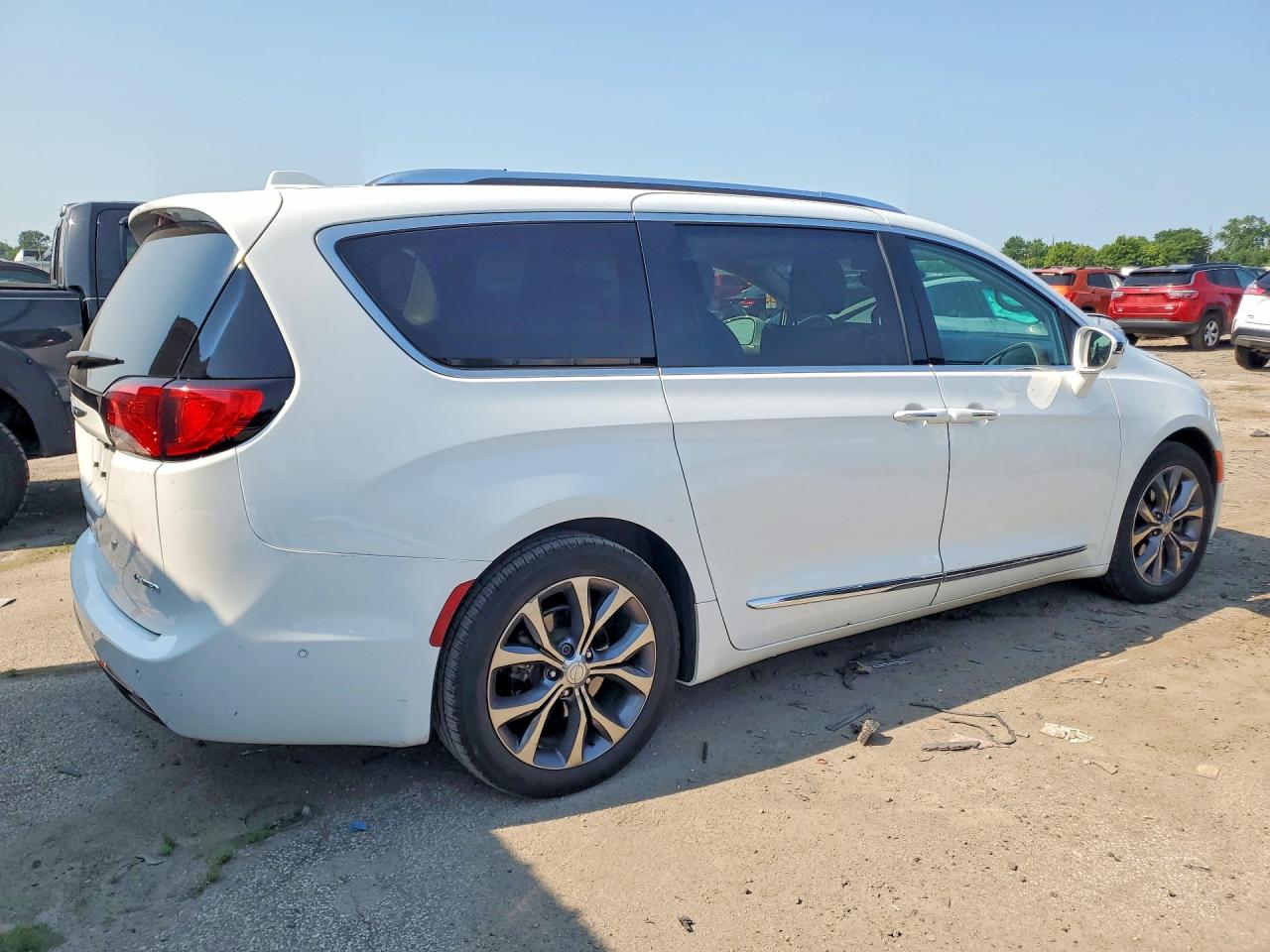 2017 CHRYSLER PACIFICA LIMITED — снимка 3