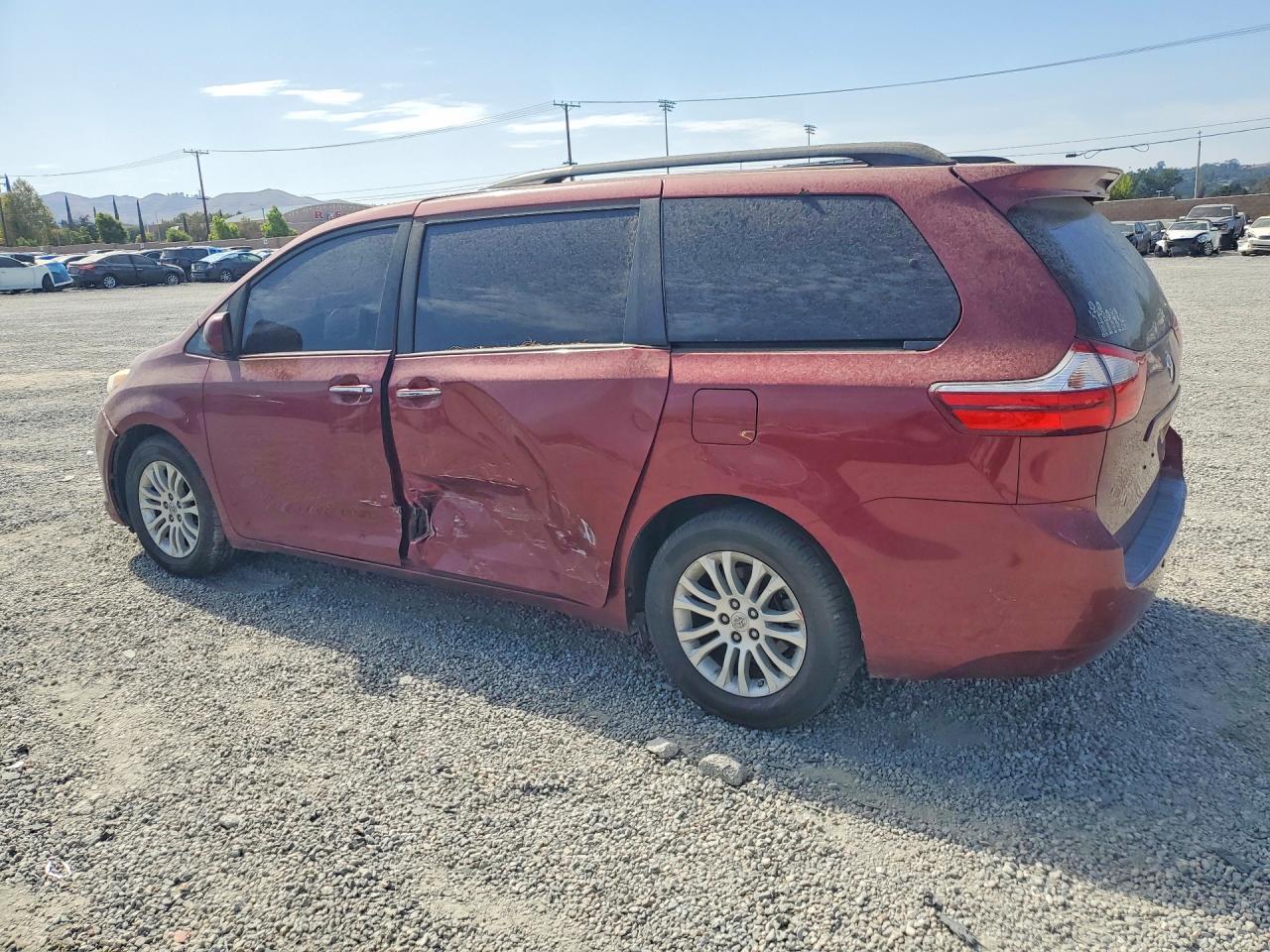 2016 TOYOTA SIENNA XLE PREMIUM 8-PASSENGER — снимка 2