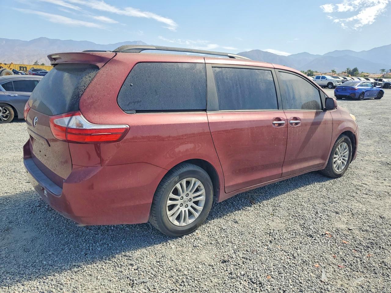 2016 TOYOTA SIENNA XLE PREMIUM 8-PASSENGER — снимка 3
