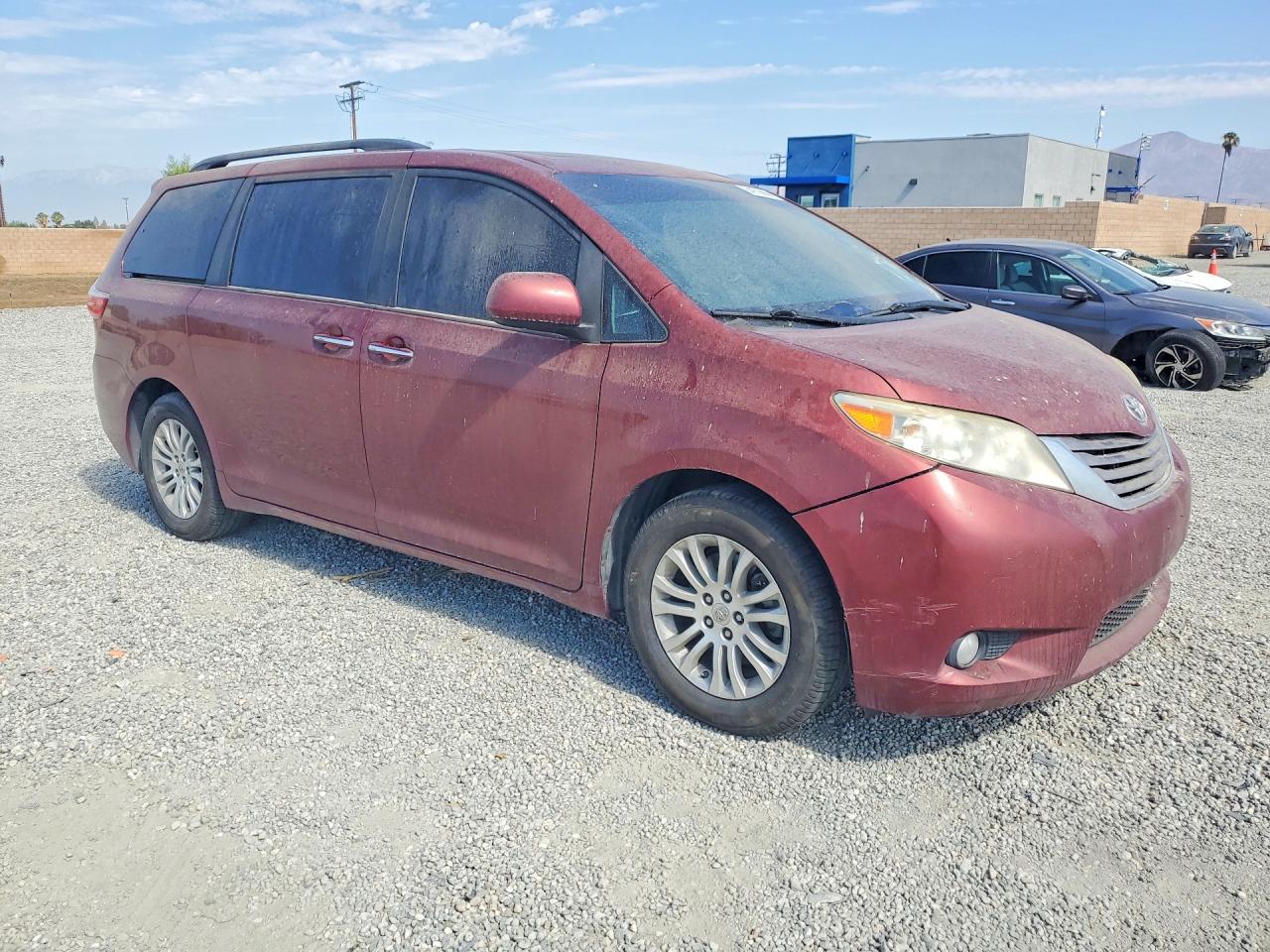 2016 TOYOTA SIENNA XLE PREMIUM 8-PASSENGER — снимка 4