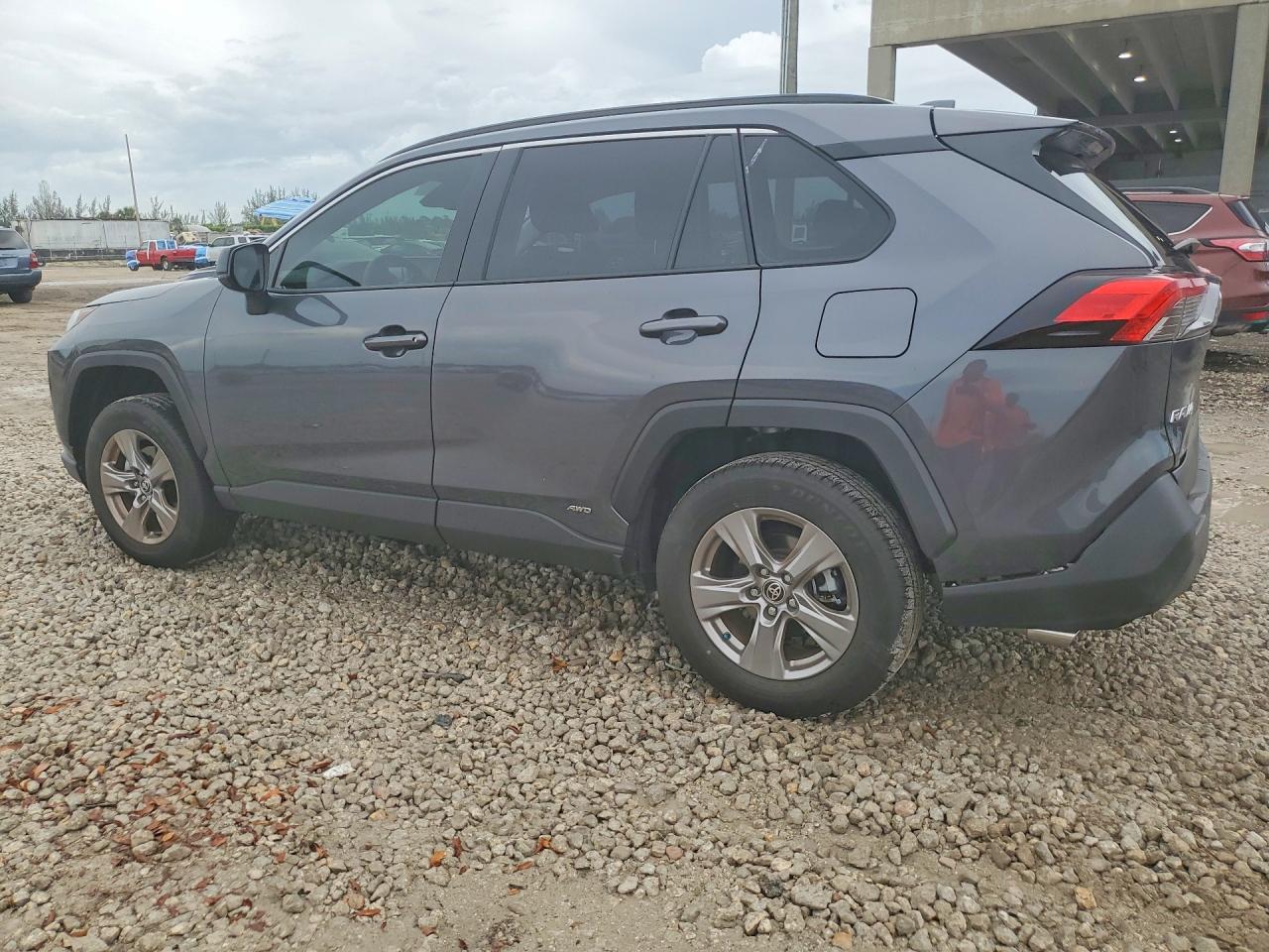 2025 TOYOTA RAV4 LE — снимка 2