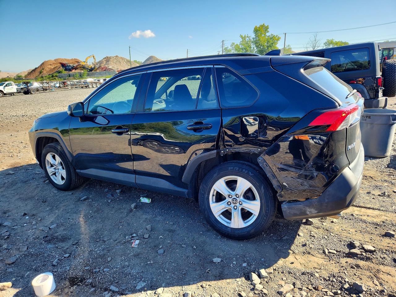 2020 TOYOTA RAV4 XLE — снимка 2