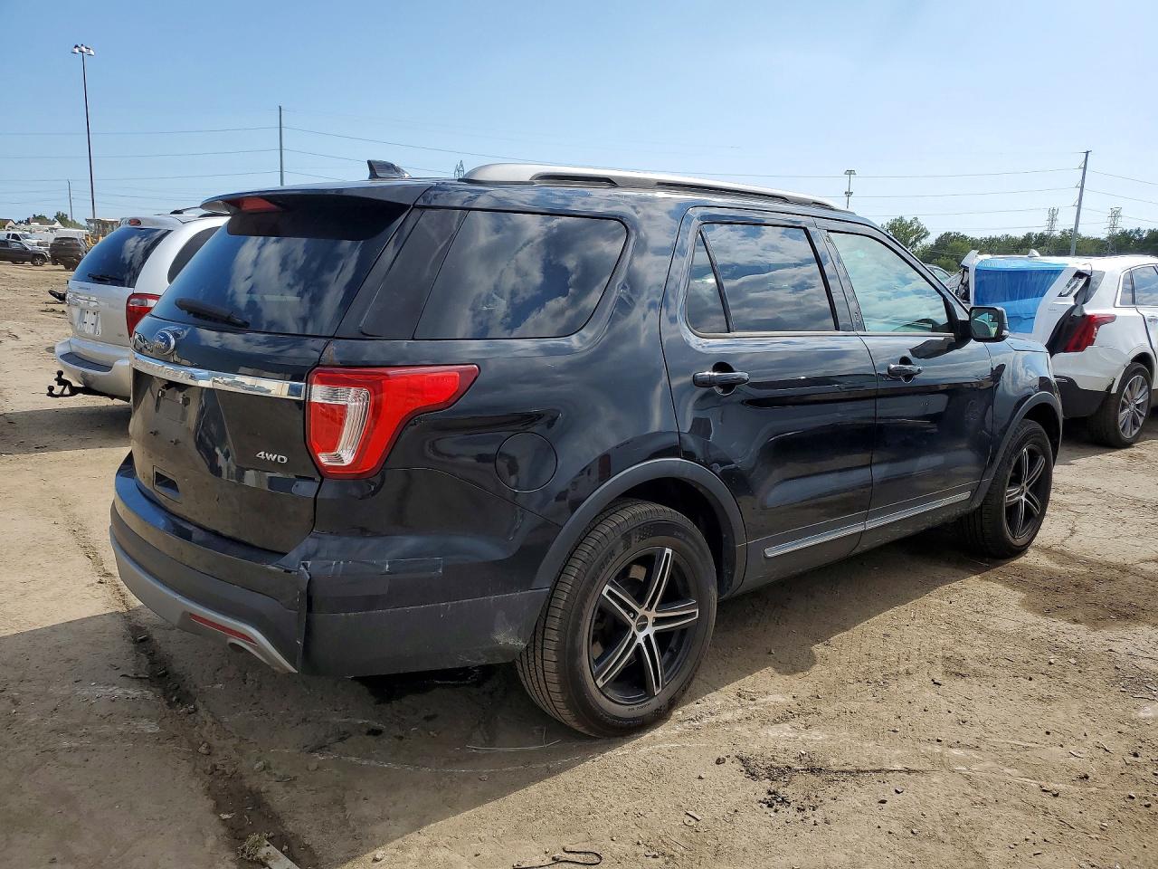 2017 FORD EXPLORER XLT — снимка 3