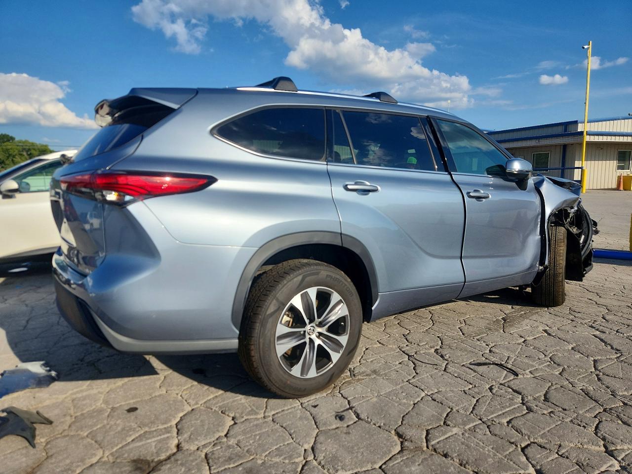 2021 TOYOTA HIGHLANDER XLE — снимка 3
