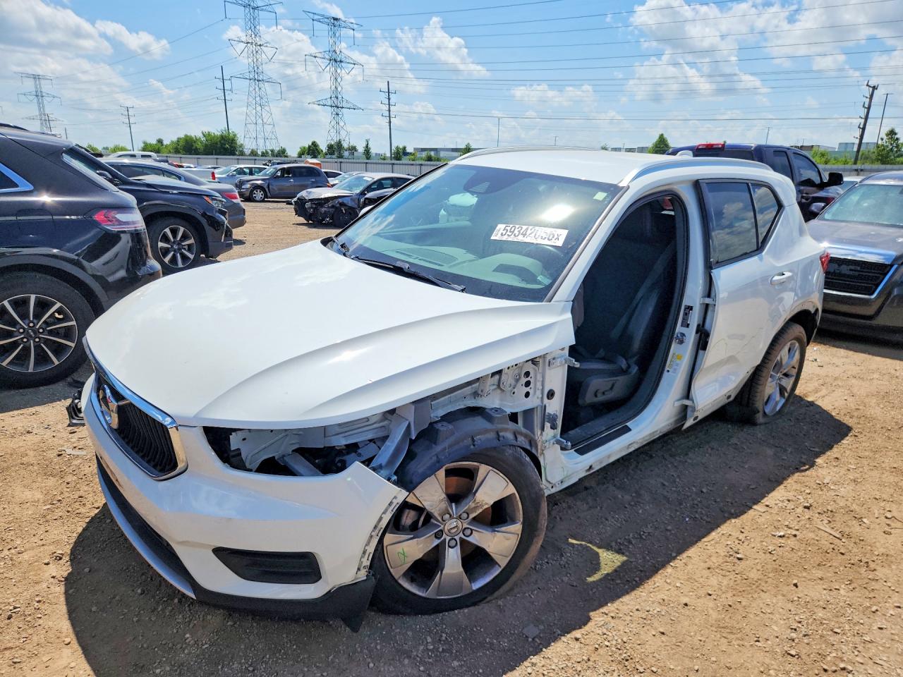 2020 VOLVO XC40 T5 MOMENTUM