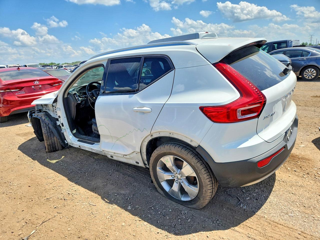 2020 VOLVO XC40 T5 MOMENTUM — снимка 2