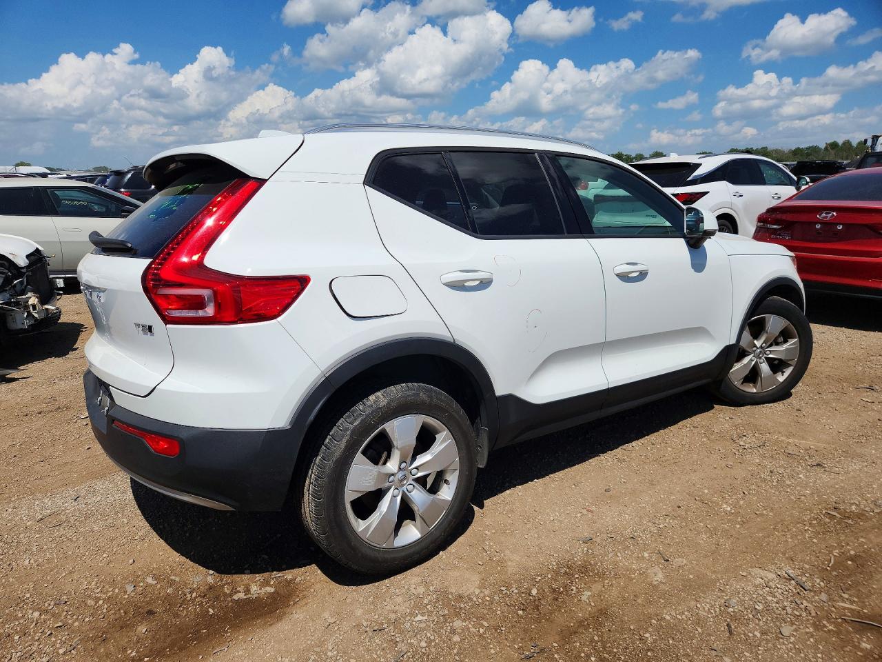 2020 VOLVO XC40 T5 MOMENTUM — снимка 3