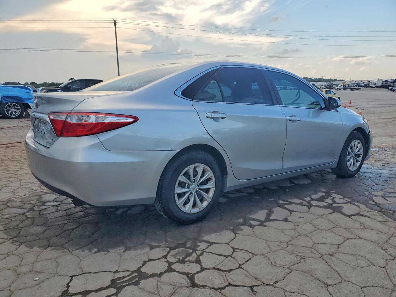 2016 TOYOTA CAMRY LE — снимка 3
