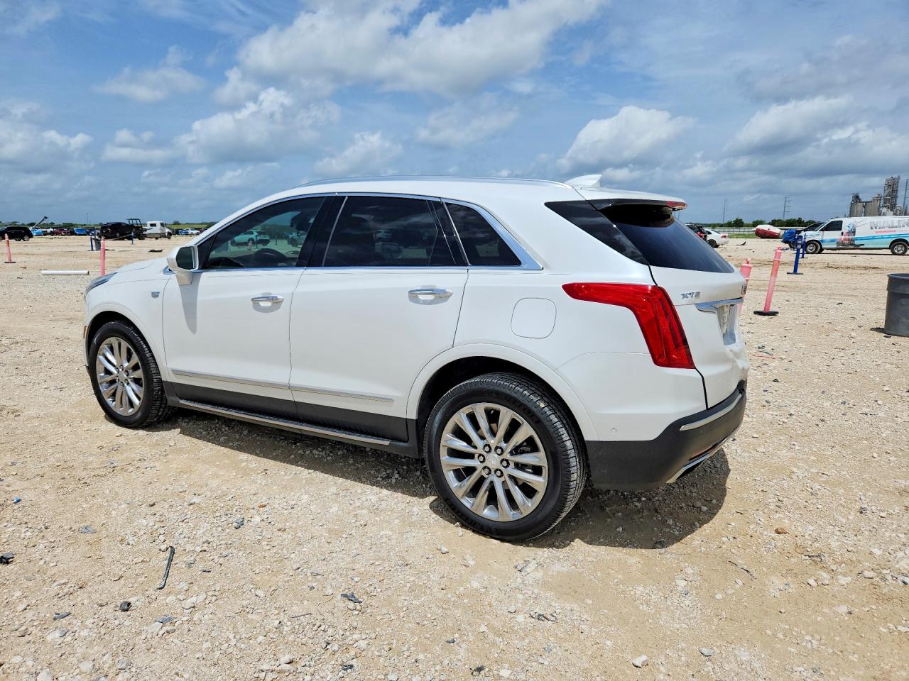 2018 CADILLAC XT5 PLATINUM — снимка 2