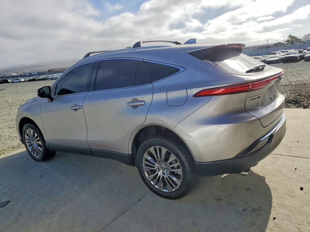 2024 TOYOTA VENZA XLE — снимка 2