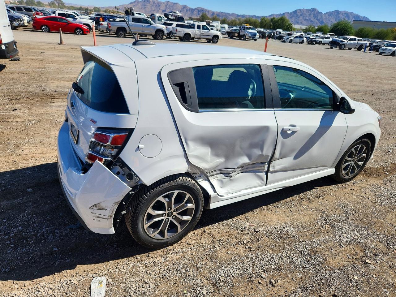 2020 CHEVROLET SONIC LT — снимка 3